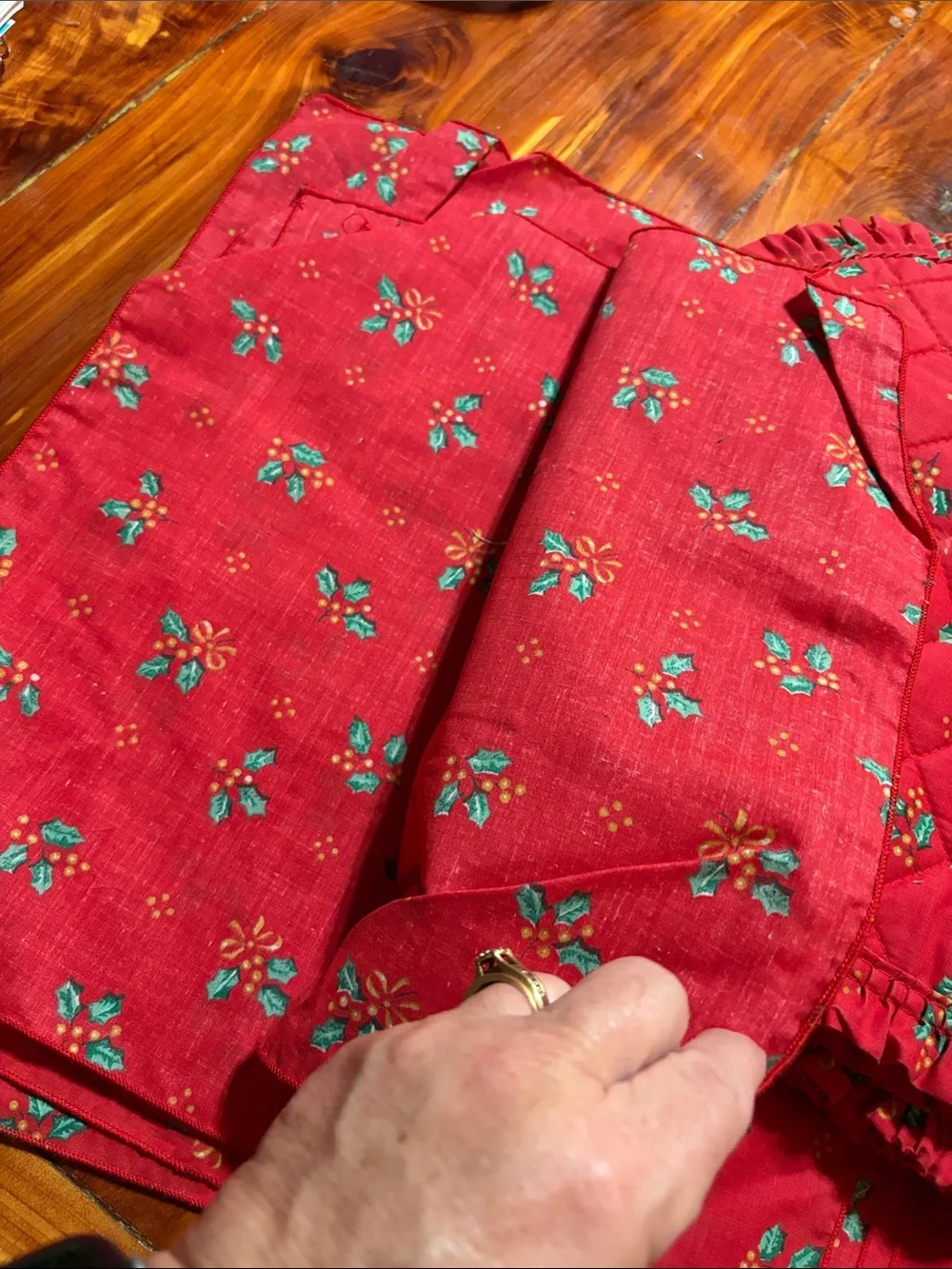 Vintage Red Quilted Christmas Placemat Set w/matching Napkins